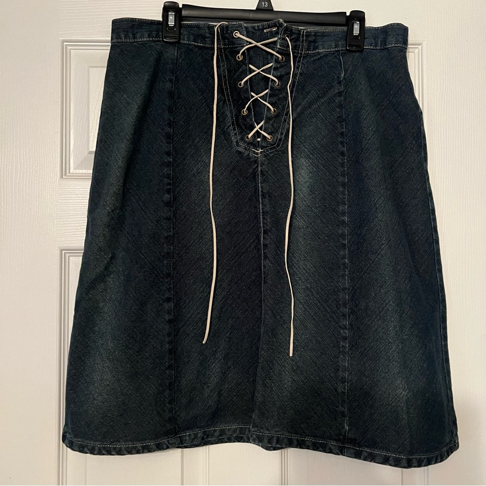 Vintage Gloria Vanderbilt Dark Blue Lace-Up A-Line Skirt, size 14